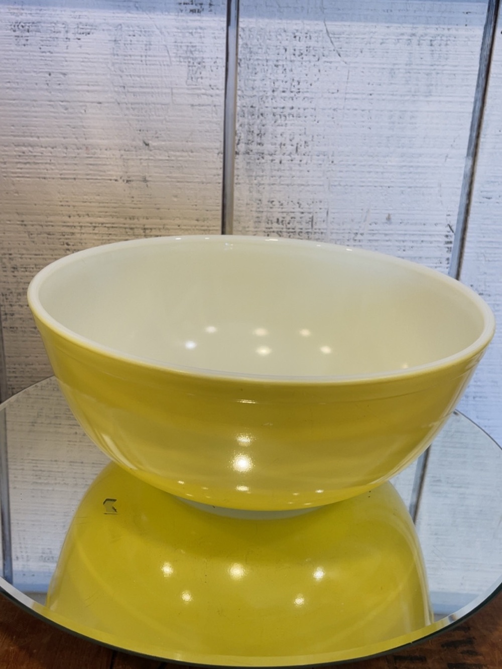 Vintage 4 Qt. PYREX Bowl